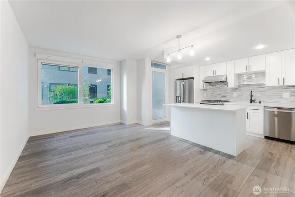 $407,500 | 76 Cedar Street, Unit 303, Seattle, WA 98121