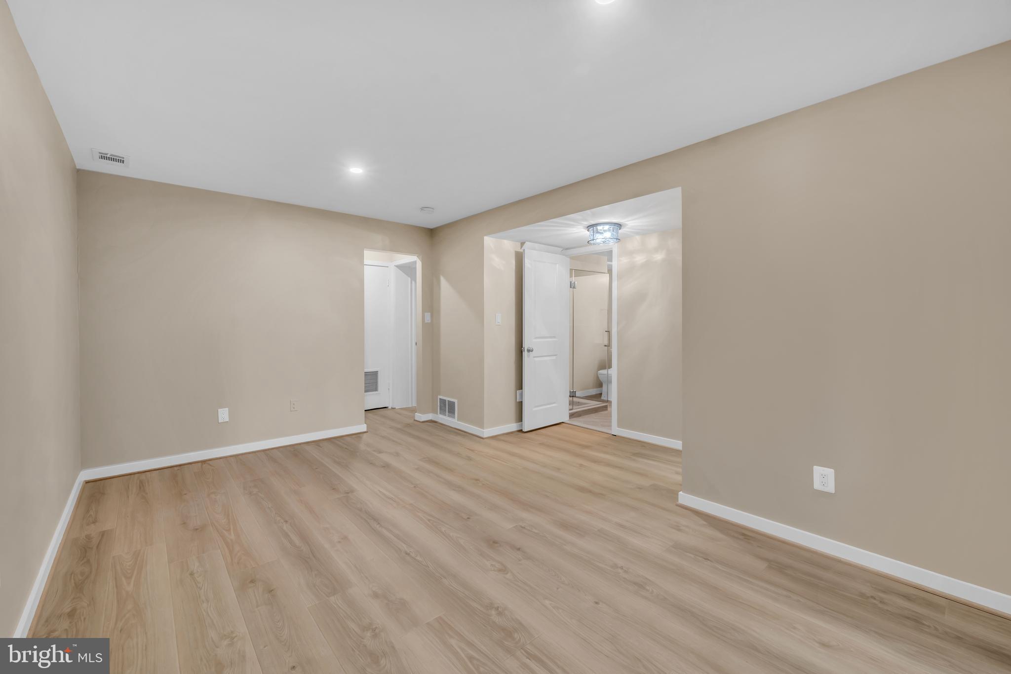 1806 North Shore Court Reston, VA 20190 - Photo 41 of 58 Lower level living from alternate view