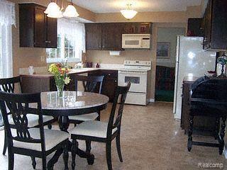 1110 East Fairview Lane Rochester, MI 48306 - Photo 4 of 17 Lovely Kitchen