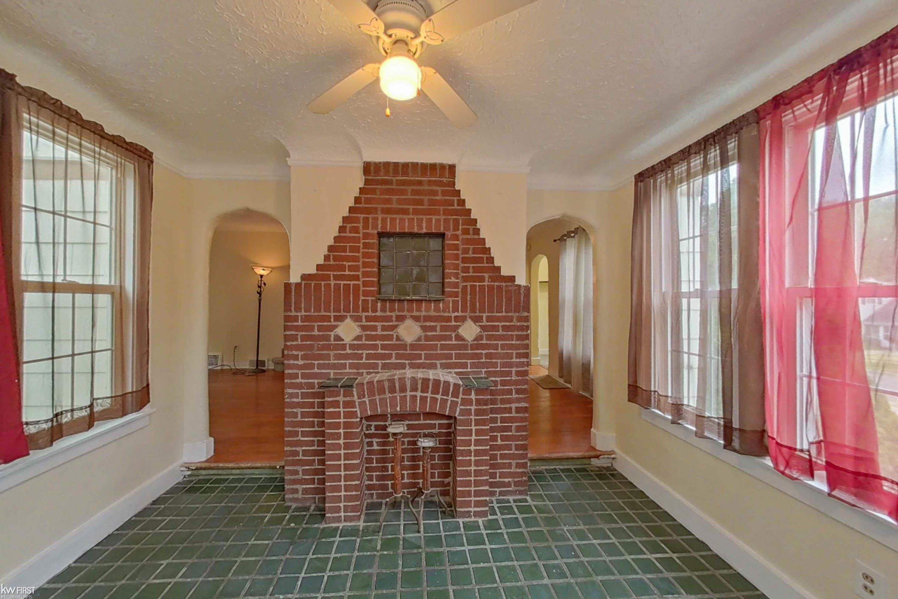 48 East Iroquois Road Pontiac, MI 48341 - Photo 17 of 52