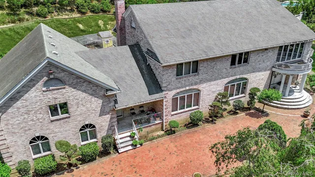 $2,450,000 | 1537 Laurel Hollow Road, Syosset, NY 11791