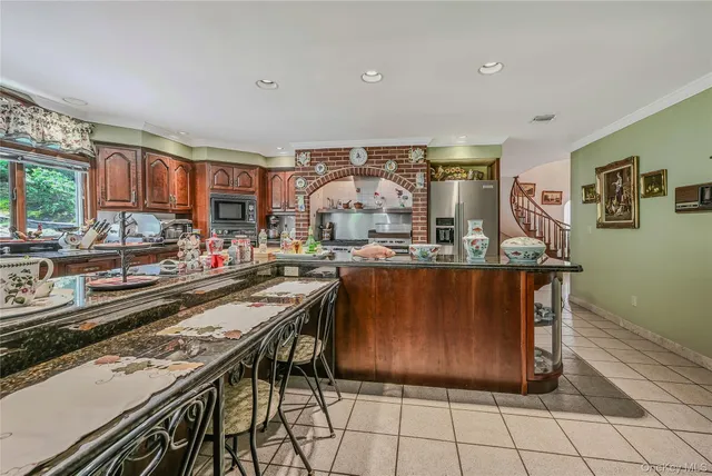 $2,450,000 | 1537 Laurel Hollow Road, Syosset, NY 11791