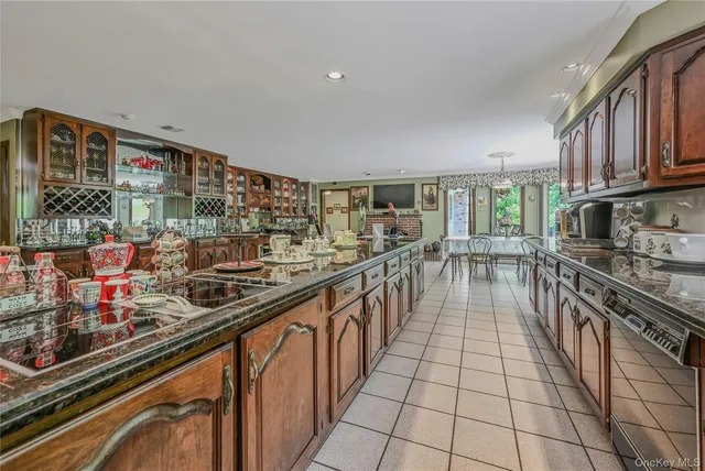 $2,450,000 | 1537 Laurel Hollow Road, Syosset, NY 11791