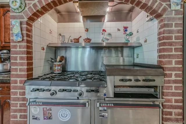 $2,450,000 | 1537 Laurel Hollow Road, Syosset, NY 11791