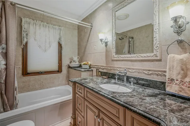 $2,450,000 | 1537 Laurel Hollow Road, Syosset, NY 11791