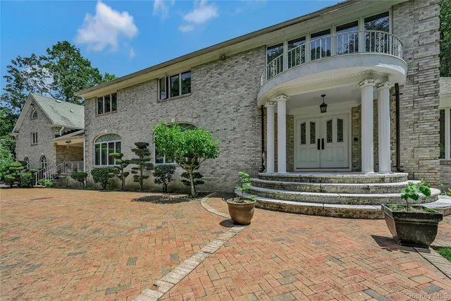 $2,450,000 | 1537 Laurel Hollow Road, Syosset, NY 11791