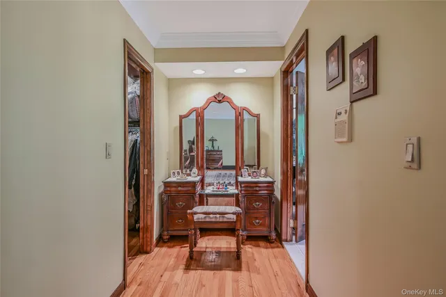 $2,450,000 | 1537 Laurel Hollow Road, Syosset, NY 11791