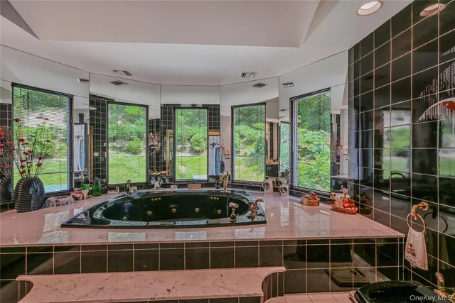 $2,450,000 | 1537 Laurel Hollow Road, Syosset, NY 11791