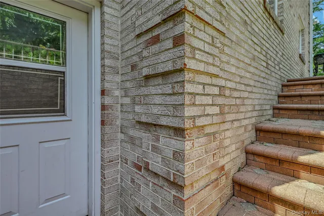 $2,450,000 | 1537 Laurel Hollow Road, Syosset, NY 11791