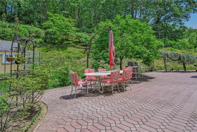 $2,450,000 | 1537 Laurel Hollow Road, Syosset, NY 11791