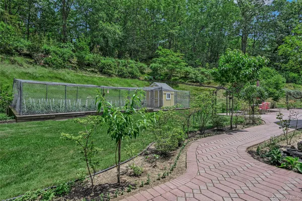 $2,450,000 | 1537 Laurel Hollow Road, Syosset, NY 11791