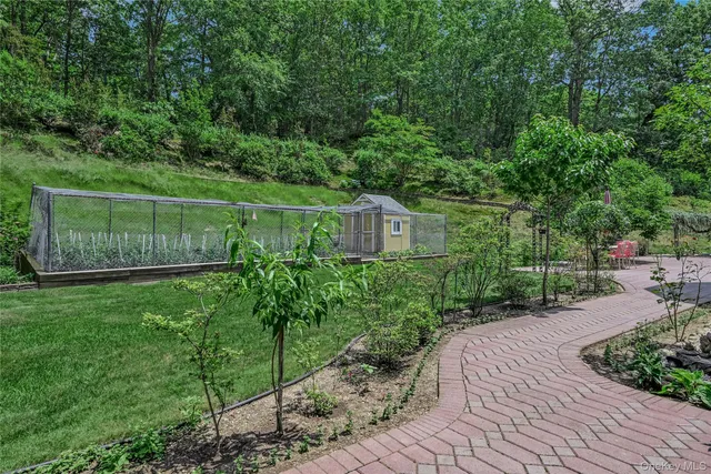 $2,450,000 | 1537 Laurel Hollow Road, Syosset, NY 11791