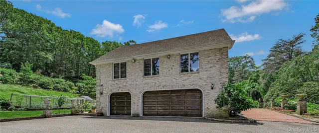 $2,450,000 | 1537 Laurel Hollow Road, Syosset, NY 11791