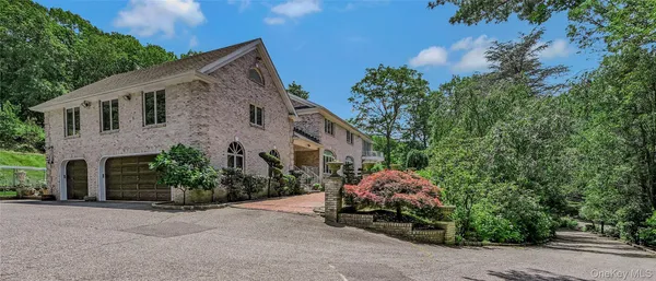 $2,450,000 | 1537 Laurel Hollow Road, Syosset, NY 11791