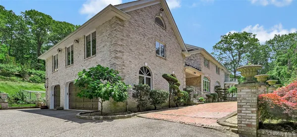 $2,450,000 | 1537 Laurel Hollow Road, Syosset, NY 11791