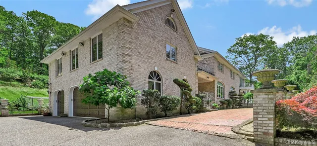 $2,450,000 | 1537 Laurel Hollow Road, Syosset, NY 11791