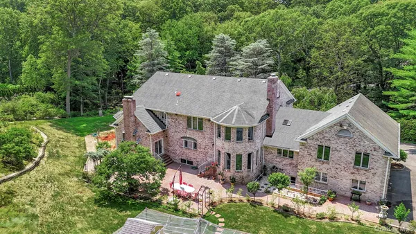 $2,450,000 | 1537 Laurel Hollow Road, Syosset, NY 11791