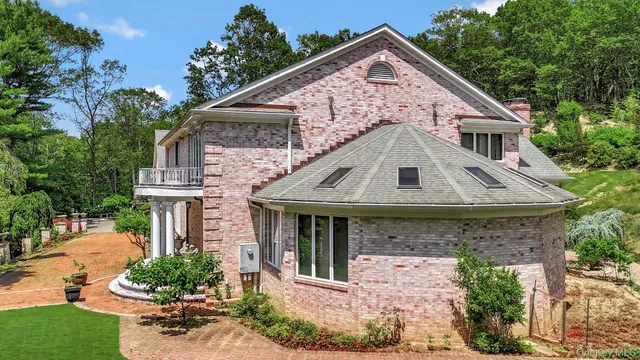 $2,450,000 | 1537 Laurel Hollow Road, Syosset, NY 11791