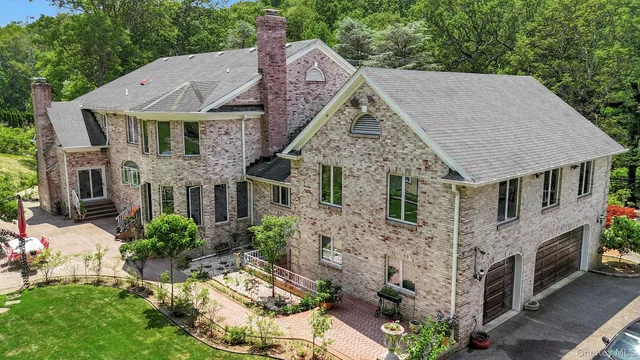 $2,450,000 | 1537 Laurel Hollow Road, Syosset, NY 11791