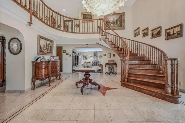 $2,450,000 | 1537 Laurel Hollow Road, Syosset, NY 11791