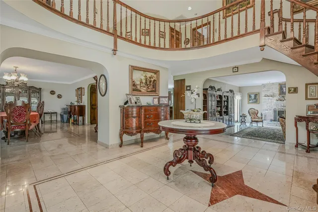 $2,450,000 | 1537 Laurel Hollow Road, Syosset, NY 11791