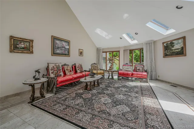 $2,450,000 | 1537 Laurel Hollow Road, Syosset, NY 11791