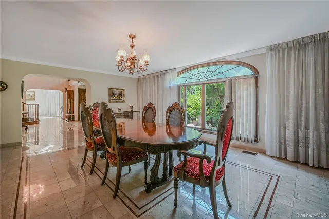 $2,450,000 | 1537 Laurel Hollow Road, Syosset, NY 11791