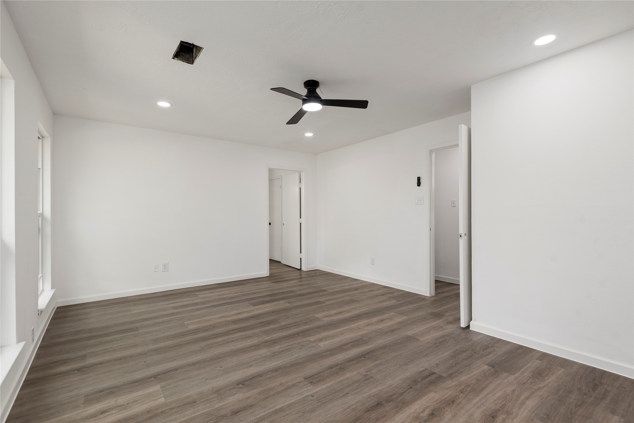 3230 Hombly Road Houston, TX 77066 - Photo 17 of 36 1st Floor Master