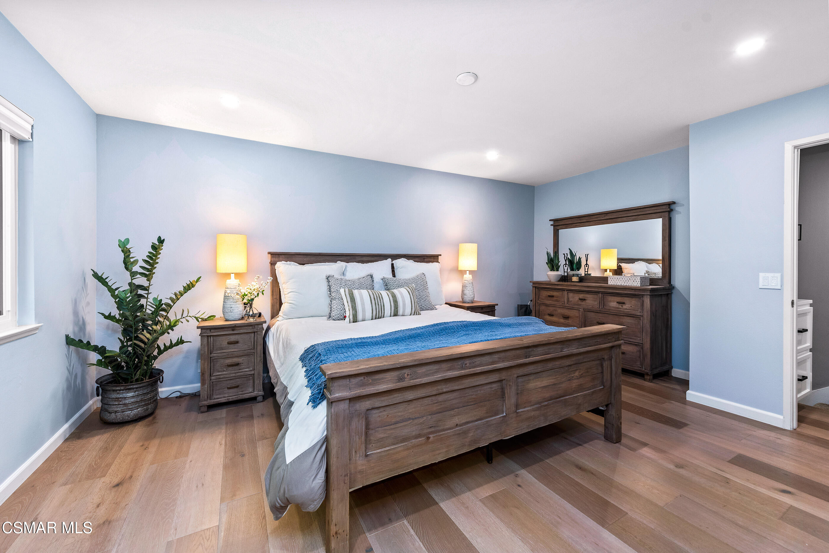 6804 Eaglehaven Lane Oak Park, CA 91377 - Photo 22 of 45 6804 Eaglehaven Ln Oak Park-24