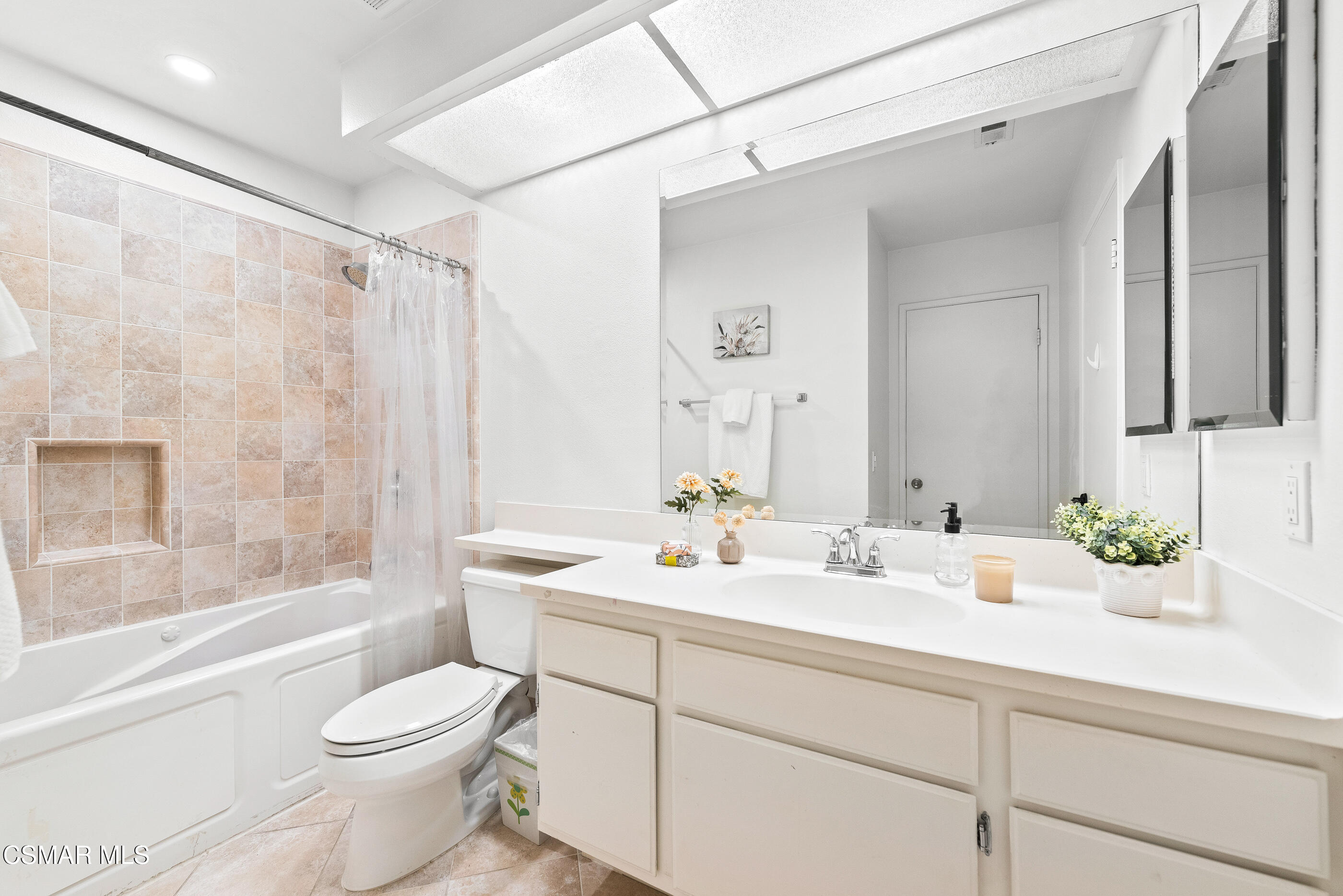 6804 Eaglehaven Lane Oak Park, CA 91377 - Photo 26 of 45 6804 Eaglehaven Ln Oak Park-22