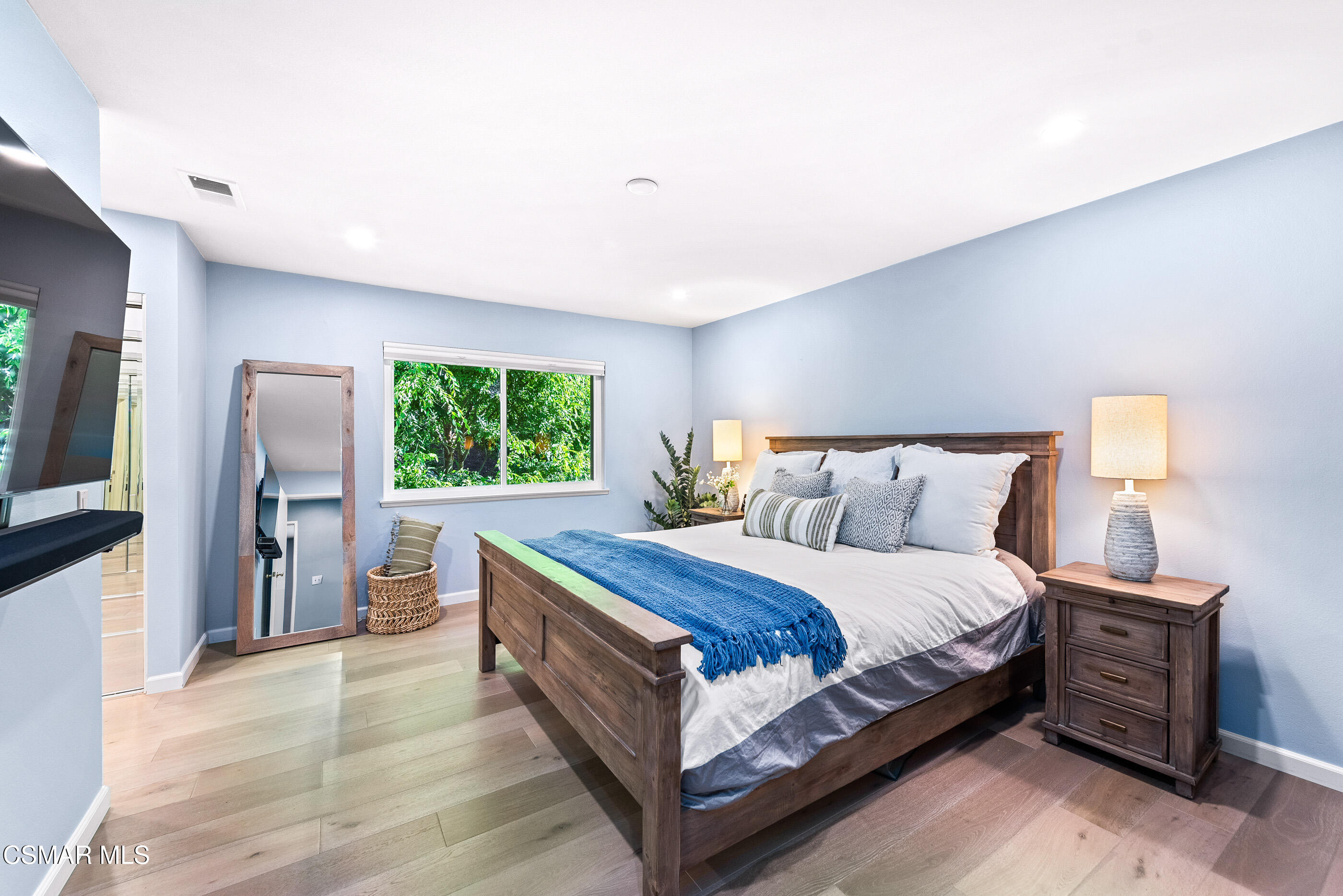 6804 Eaglehaven Lane Oak Park, CA 91377 - Photo 9 of 45 6804 Eaglehaven Ln Oak Park-23