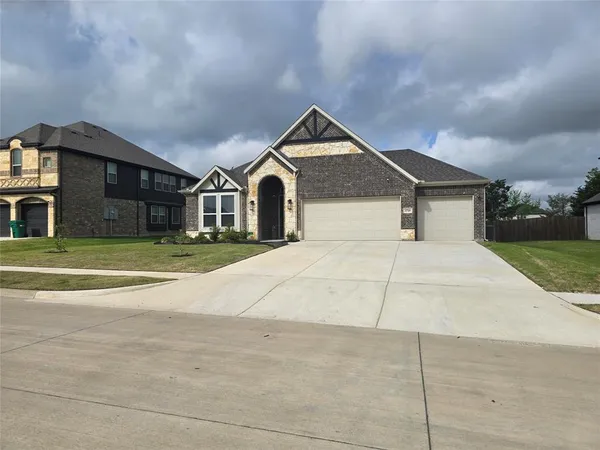 $461,500 | 1719 Newport Lane, Cedar Hill, TX 75104