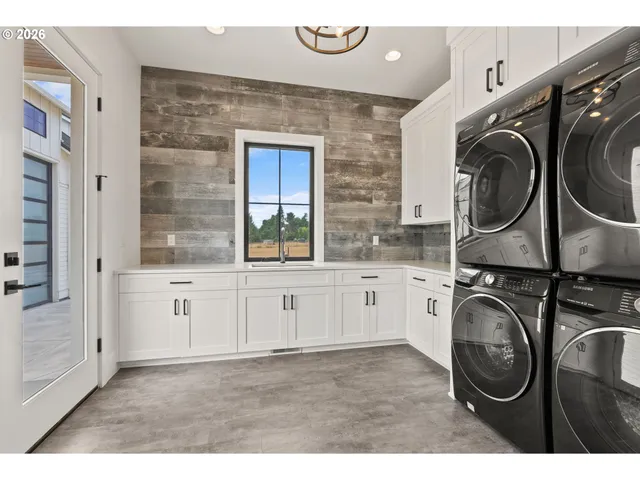 $6,250,000 | 22280 Southwest Stafford Road, Tualatin, OR 97062