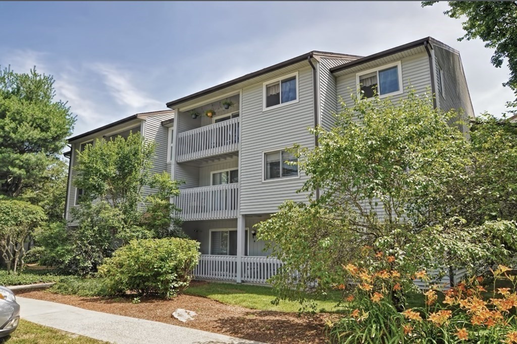 2001 Franklin Crossing Road, Unit 1 Franklin, MA 02038 - Photo 1 of 10 Gallery Image 1