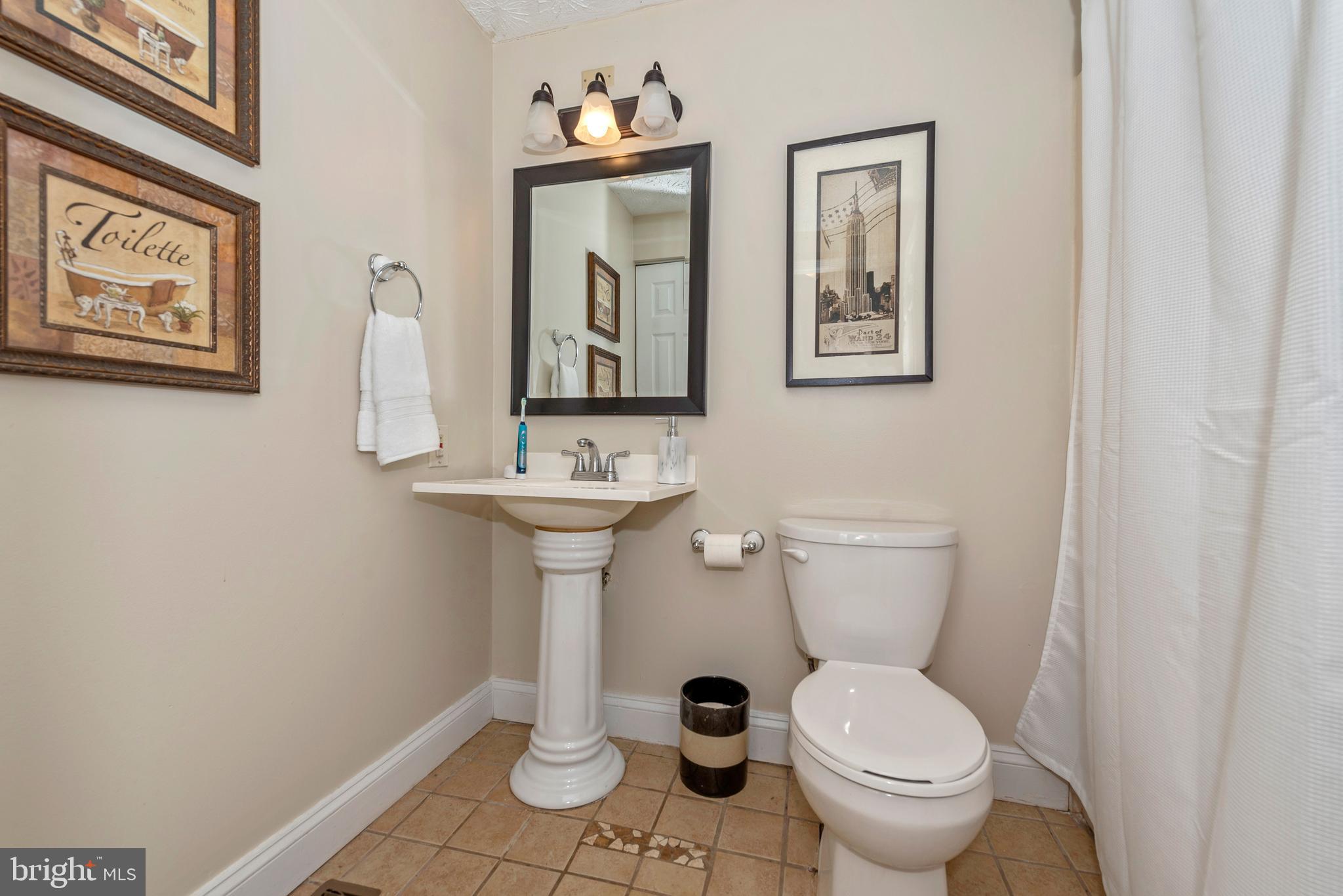509 Northview Road Mount Airy, MD 21771 - Photo 14 of 29 Main Level Bathroom