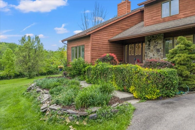 640 Powderhouse Road Vestal, NY 13850 - Photo 3 of 48