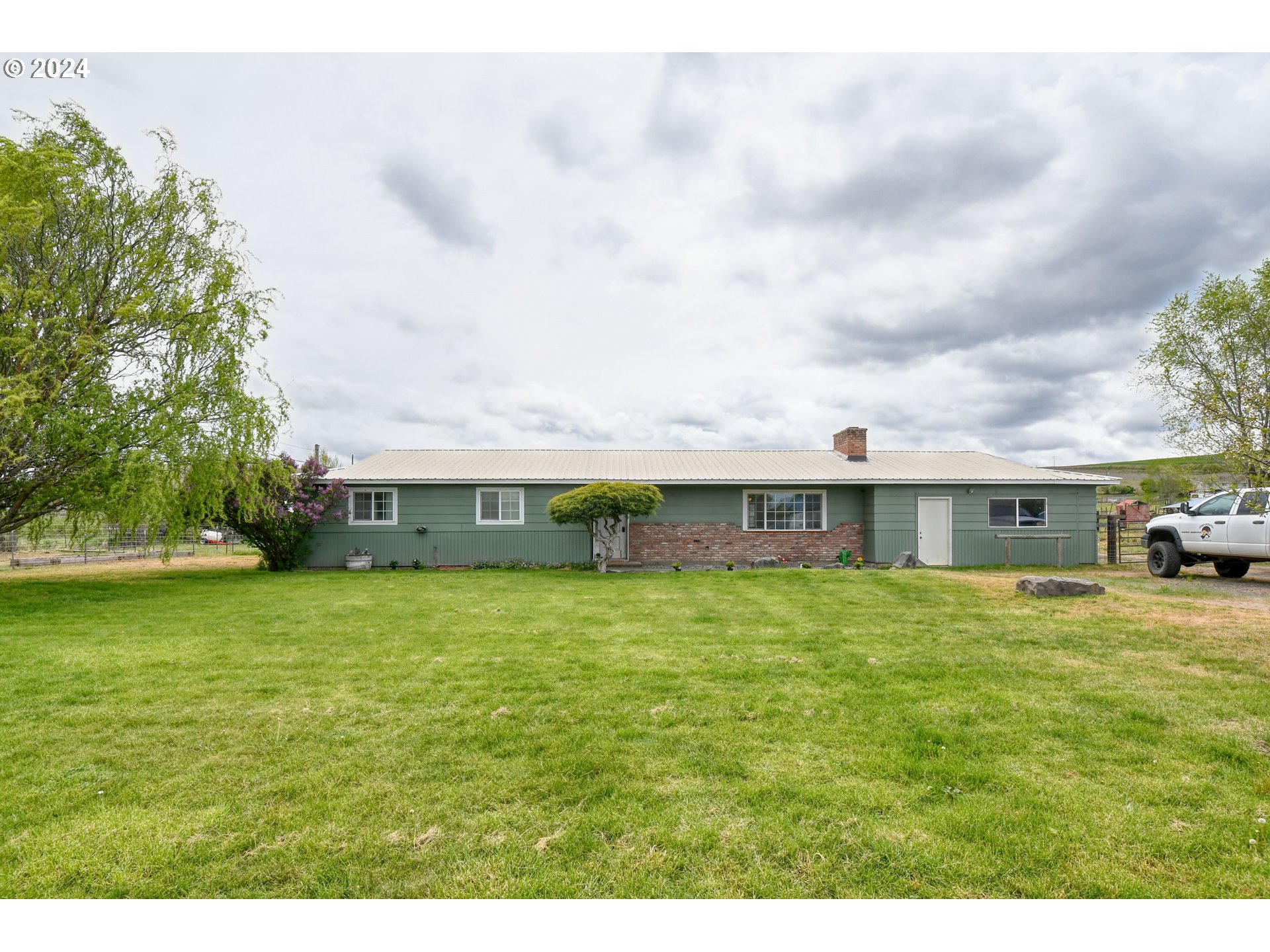 45740 Gopher Pendleton, OR 97801 - Photo 1 of 37