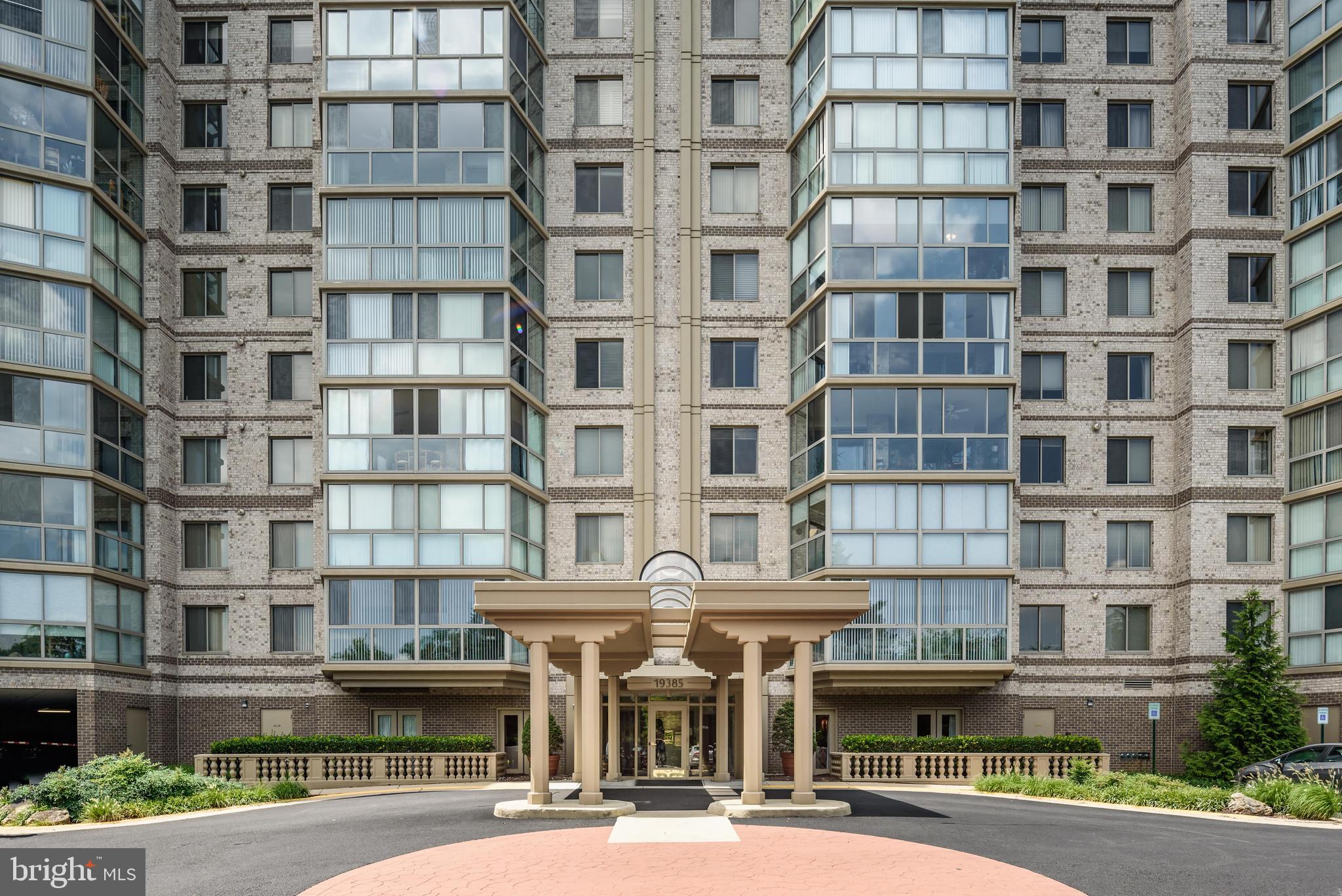 Welcome to Riverbend in Lansdowne Woods!