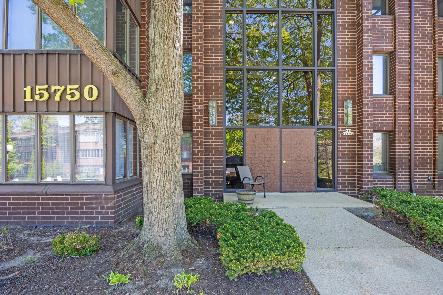 N84w15750 Ridge Road, Unit 105 Menomonee Falls, WI 53051 - Photo 20 of 28 Front Entrance