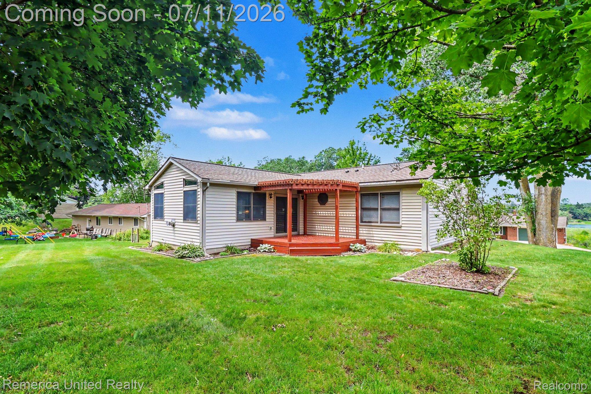 136 Endicott Howell, MI 48843 - Photo 25 of 28 025_file_5851.jpg