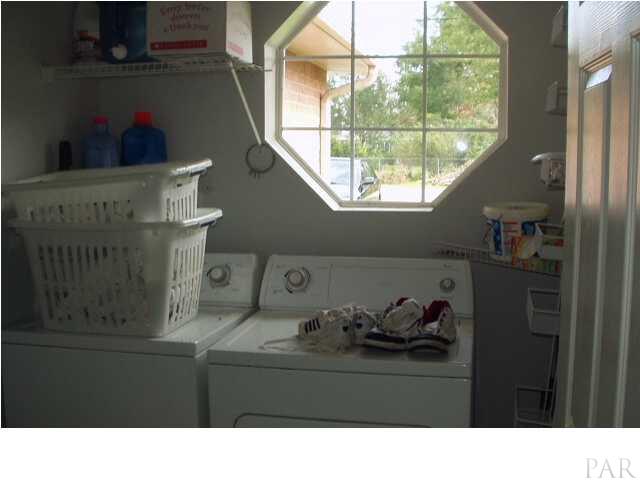 5757 Admirals Road Milton, FL 32583 - Photo 10 of 22 laundry room