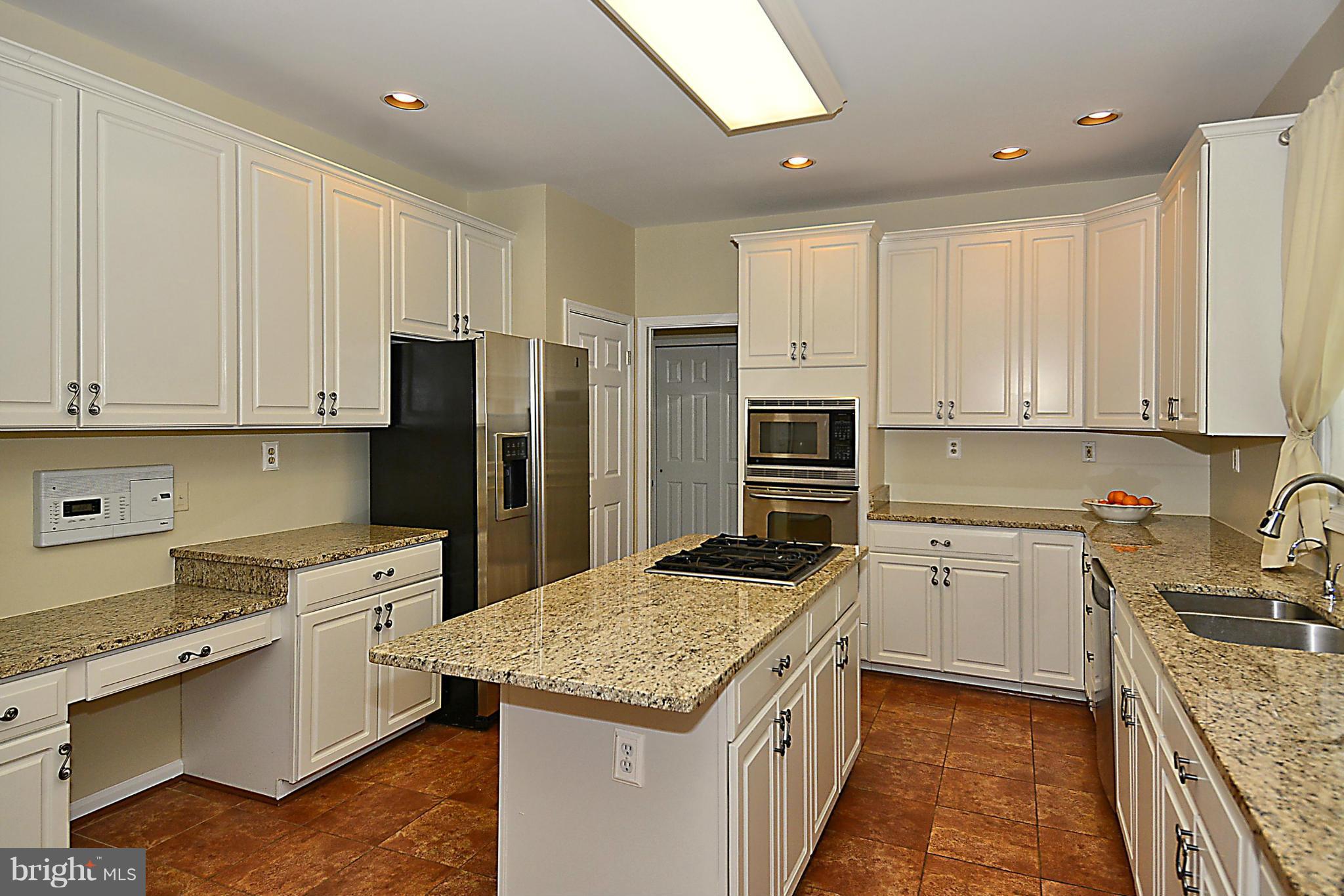 8000 Boulder Ridge Way Gaithersburg, MD 20882 - Photo 8 of 30 Kitchen with Granite