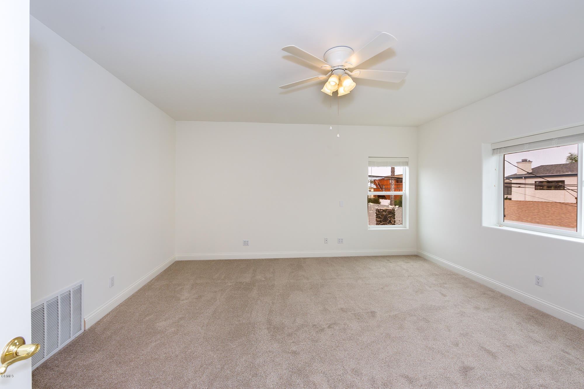280 Hollywood Boulevard Oxnard, CA 93035 - Photo 14 of 36 257