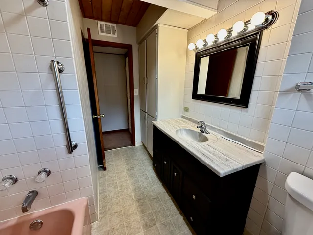 $2,045 | 495 Franklin Boulevard, Unit 495, Elgin, IL 60120