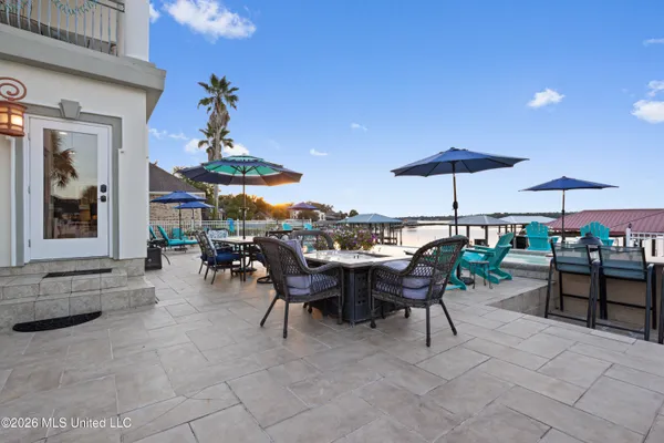 $1,650,000 | 2004 Bayou Laporte Drive, Biloxi, MS 39531