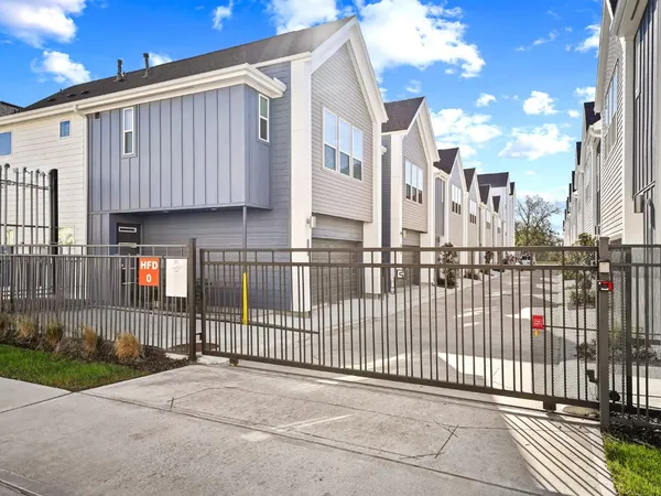 $339,990 | 1013 Erin Street, Unit S, Houston, TX 77009