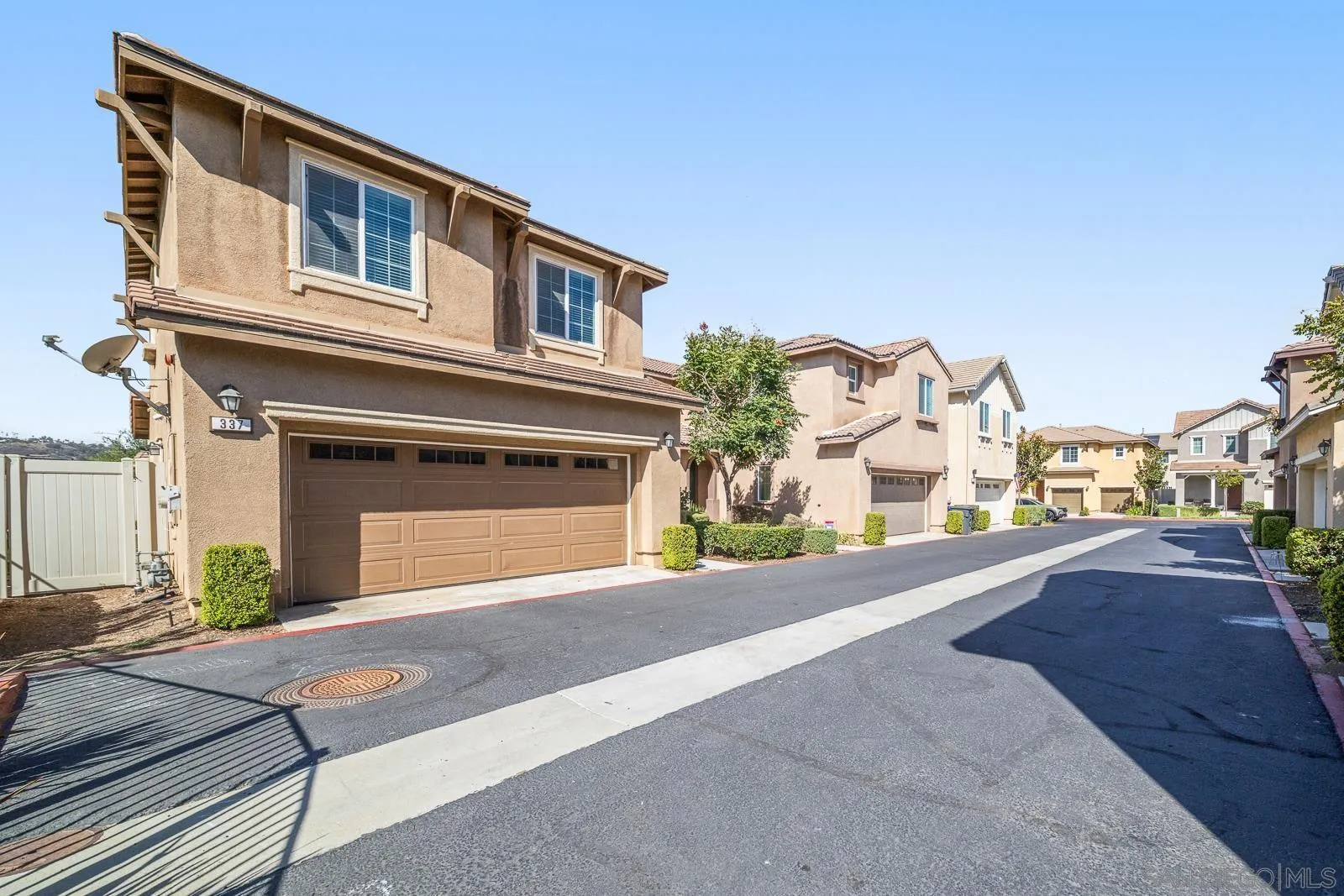 337 Dun Blazer Way Fallbrook, CA 92028 - Photo 3 of 66 Gallery Image 3