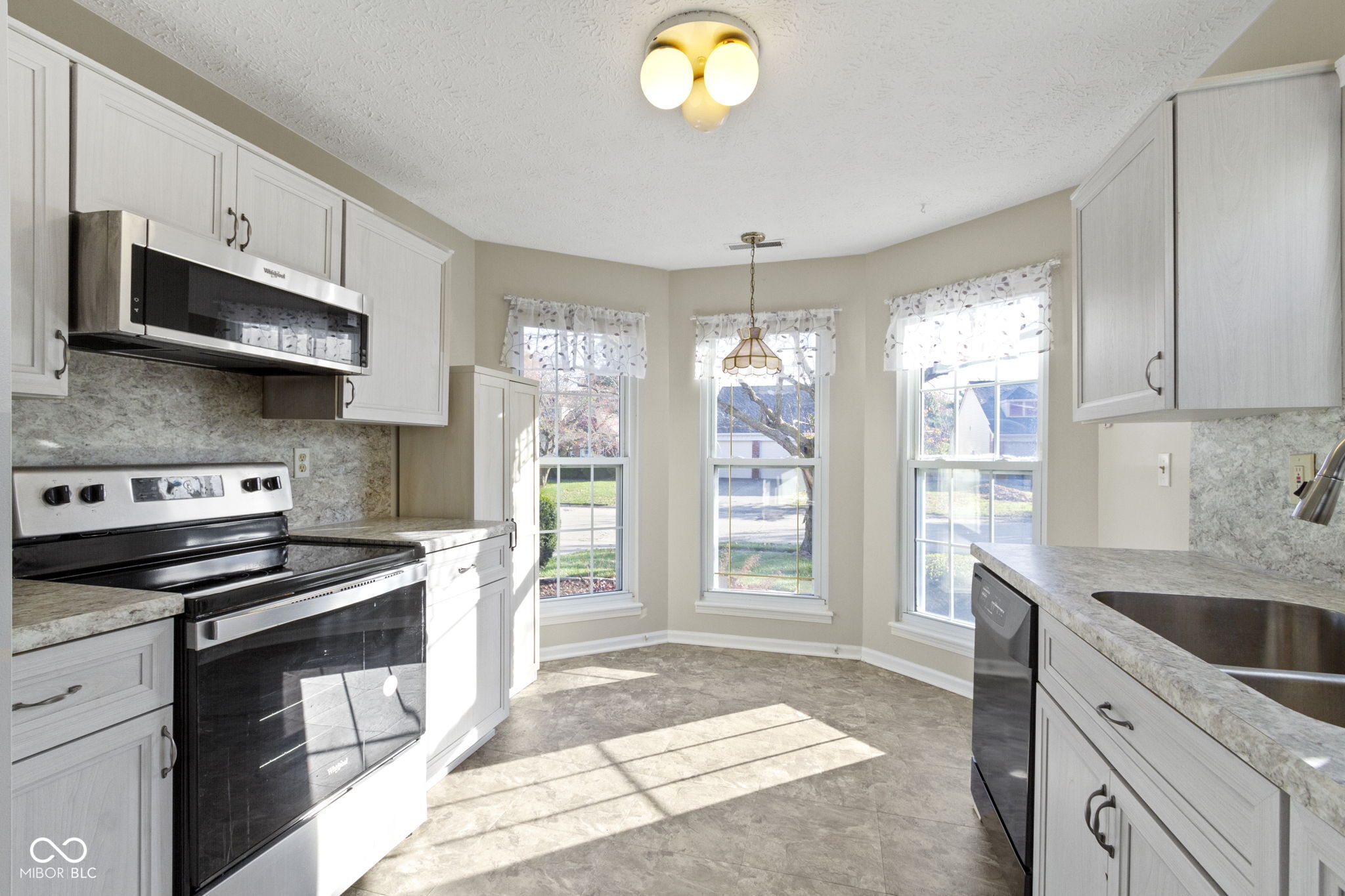 9462 Charter Drive Indianapolis, IN 46250 - Photo 11 of 26