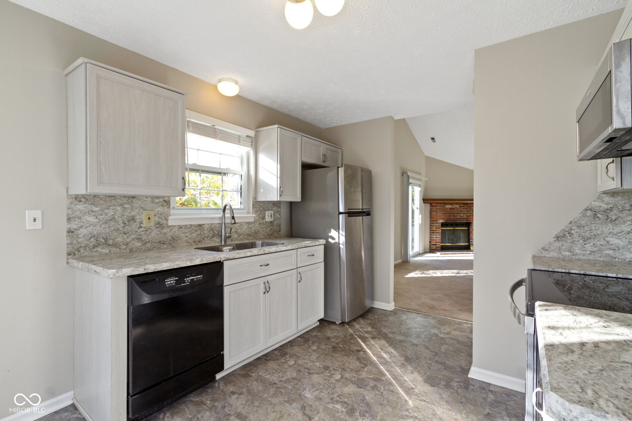 9462 Charter Drive Indianapolis, IN 46250 - Photo 12 of 26