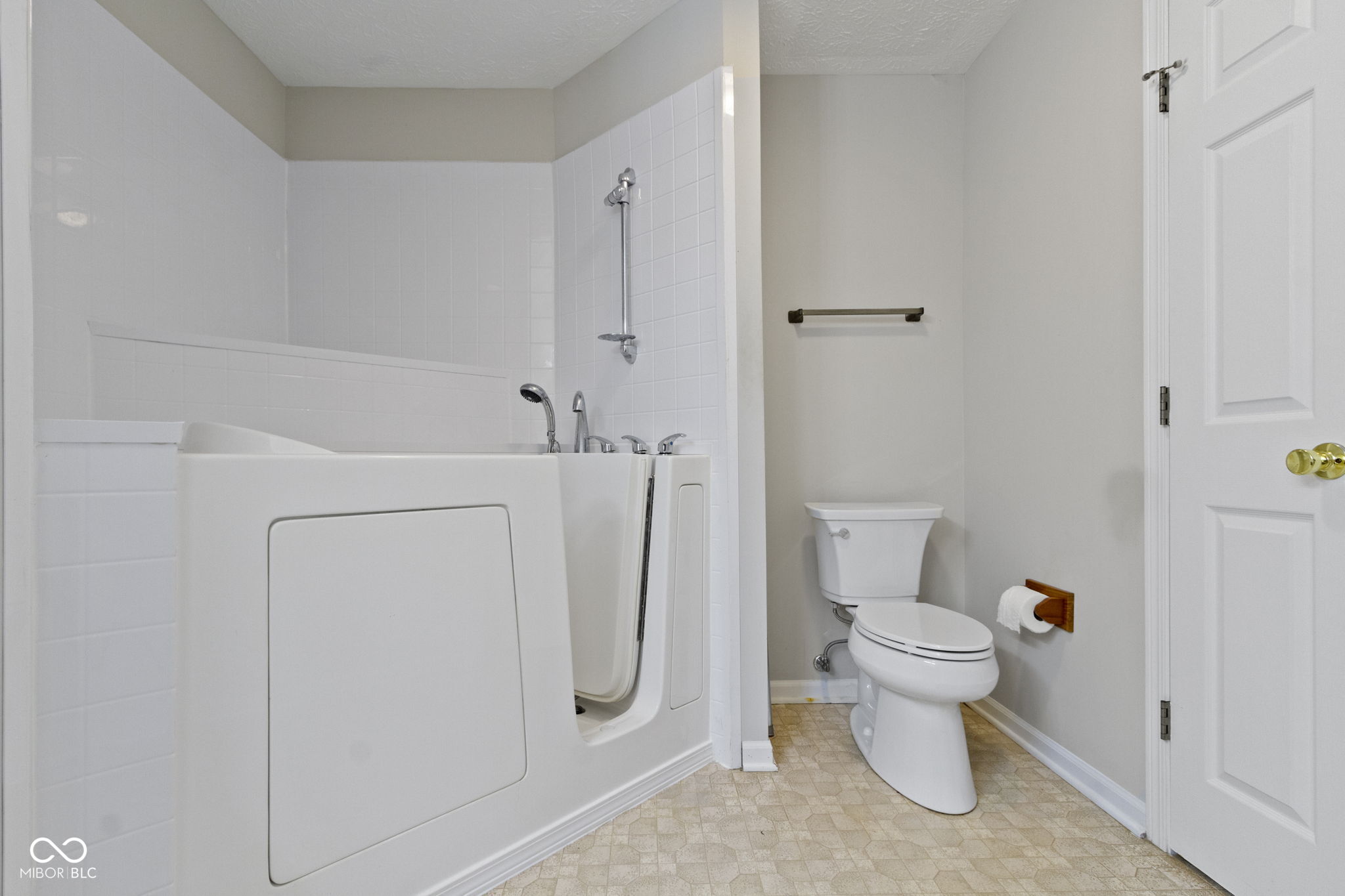 9462 Charter Drive Indianapolis, IN 46250 - Photo 19 of 26